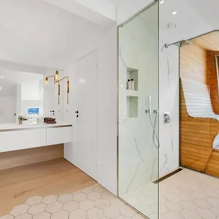 Deluxe By Paramount Villa