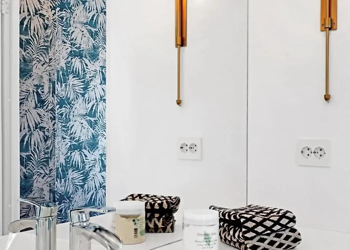 Deluxe By Paramount * トロムソ