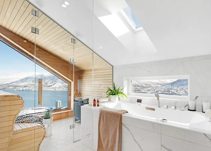 Deluxe By Paramount * トロムソ