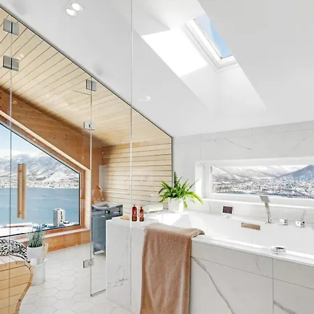 Deluxe By Paramount * Tromsø